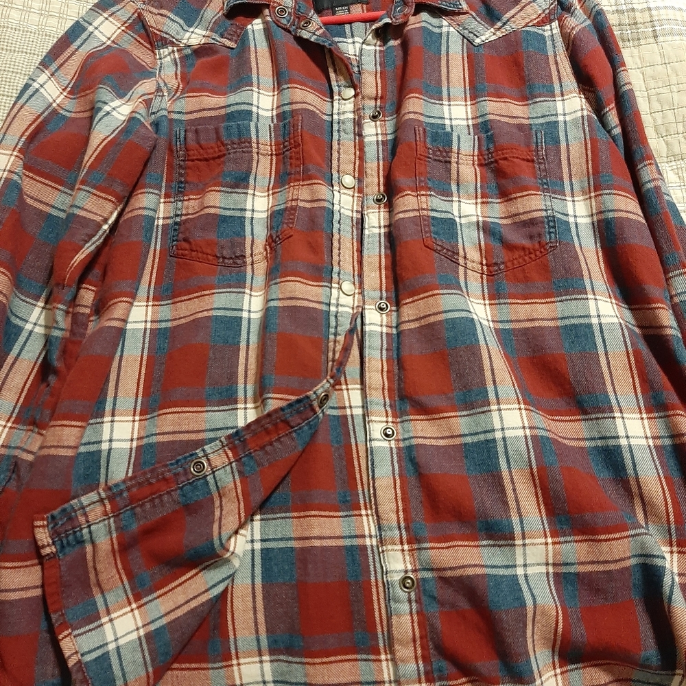 Light weight AE button up. Great for chilly evenings or tied around jeans!